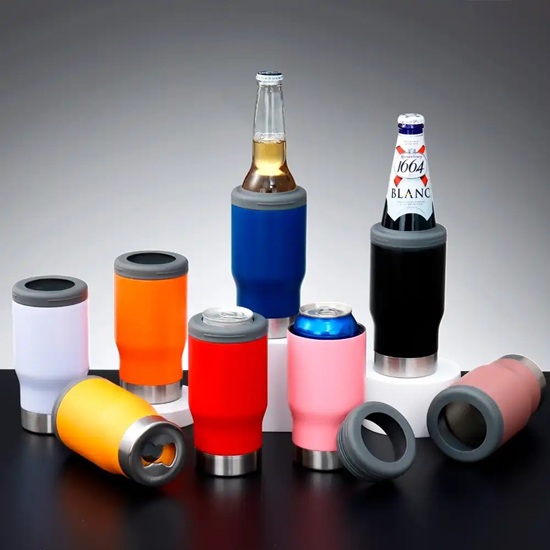 Copo t�rmico de inox 380ml na cor preta com detalhe em a�o escovado, sendo utilizado como porta lata e mostrando o abridor de garrafas na base.