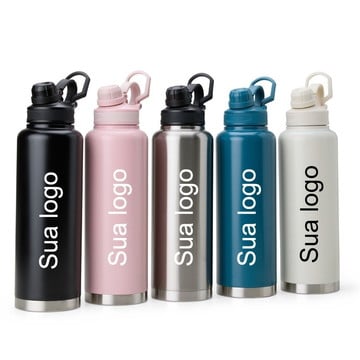 Garrafa t�rmica azul escuro com parede dupla de inox em ambiente de escrit�rio BH